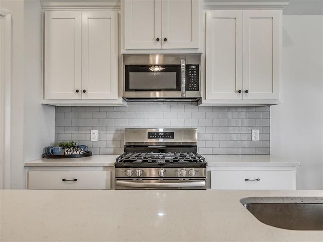 3013 Crossover Court, Moore, OK 73160