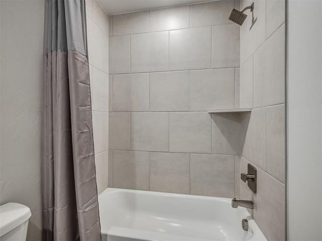 3013 Crossover Court, Moore, OK 73160
