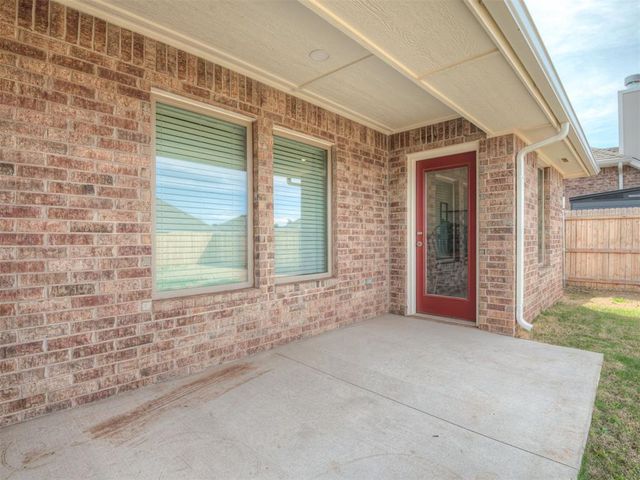 3013 Crossover Court, Moore, OK 73160