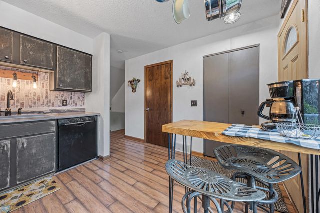 2225 4th Avenue S, Moorhead, MN 56560