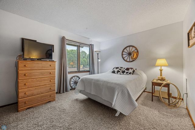 2225 4th Avenue S, Moorhead, MN 56560