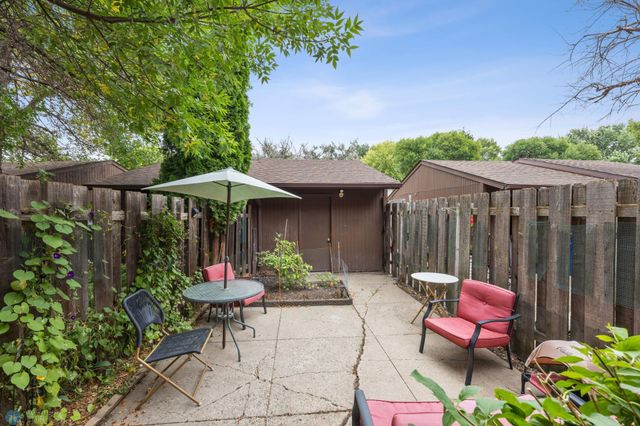 2225 4th Avenue S, Moorhead, MN 56560