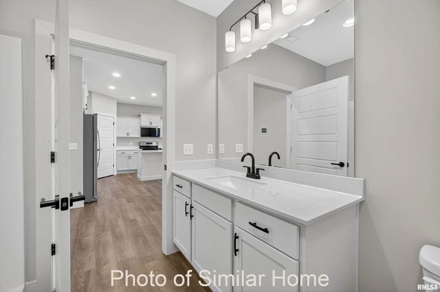 535 N 4TH Avenue, Eldridge, IA 52748