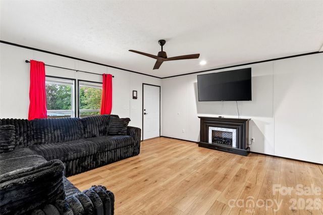 248 Chestnut Oak Forest Drive, Nebo, NC 28761