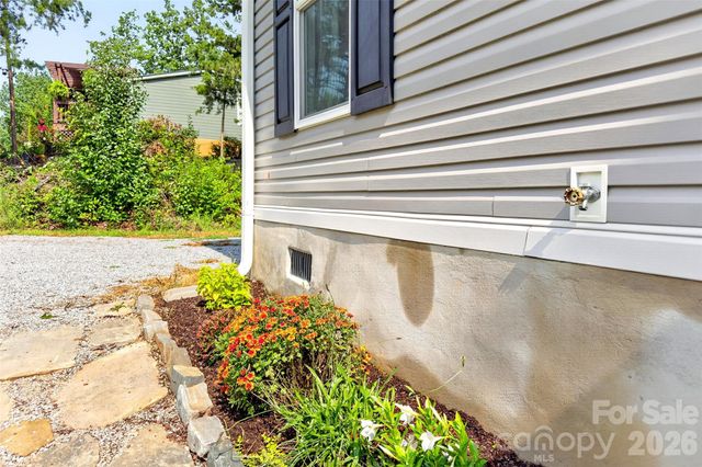 248 Chestnut Oak Forest Drive, Nebo, NC 28761