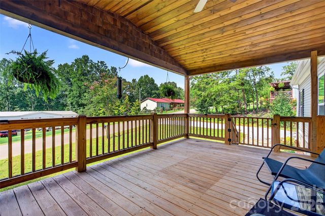 248 Chestnut Oak Forest Drive, Nebo, NC 28761