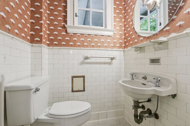 1056 Whitney Avenue, Hamden, CT 06517