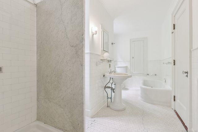 1056 Whitney Avenue, Hamden, CT 06517