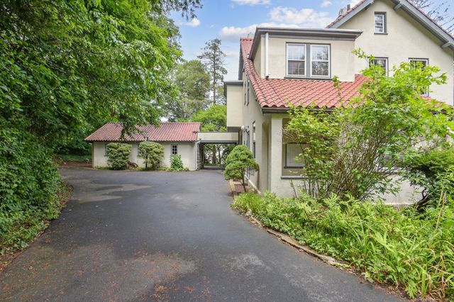 1056 Whitney Avenue, Hamden, CT 06517