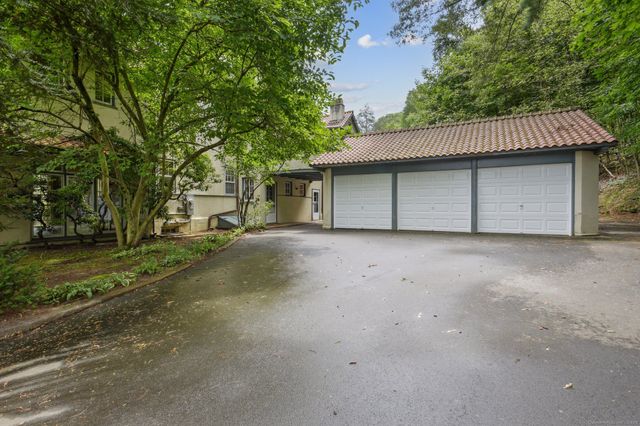 1056 Whitney Avenue, Hamden, CT 06517