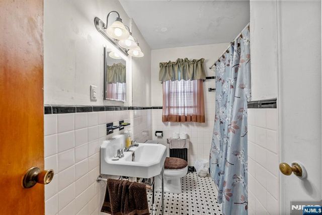 385 McKinley Street, Fairview, NJ 07022
