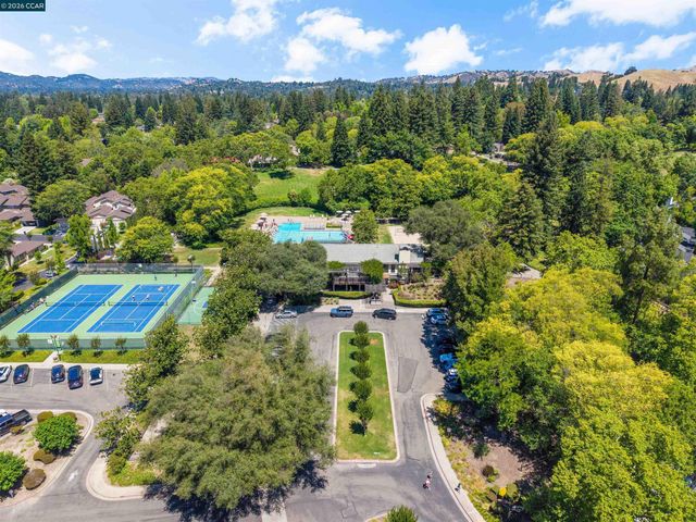 7 Leeds Ct, Danville, CA 94526