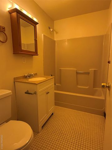 33 OAK 39-3, Walden, NY 12586