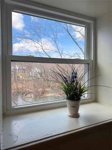 33 OAK 39-3, Walden, NY 12586