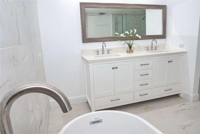 19355 Turnberry Way 3d, Miami, FL 33180