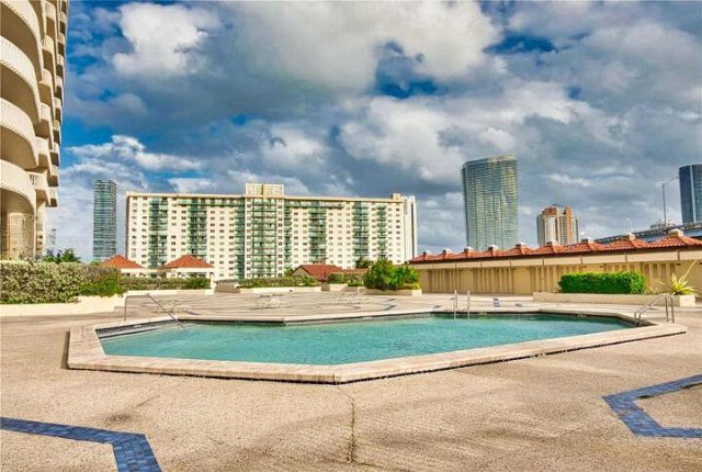 19355 Turnberry Way 3d, Miami, FL 33180