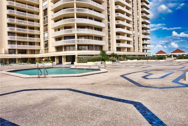 19355 Turnberry Way 3d, Miami, FL 33180