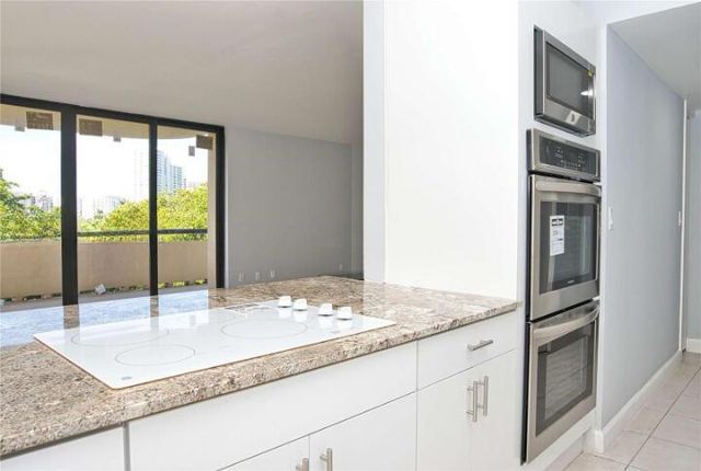 19355 Turnberry Way 3d, Miami, FL 33180