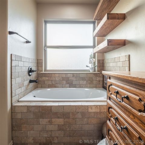 1400 Monarch Drive, Mcalester, OK 74501