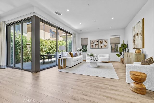 155 Linda Vista, Irvine, CA 92618