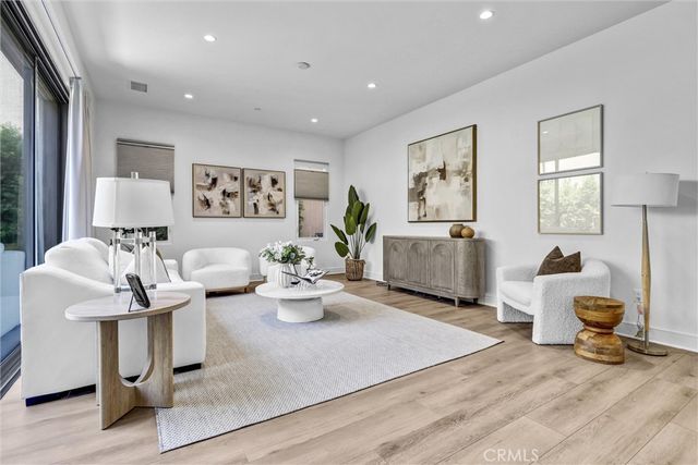 155 Linda Vista, Irvine, CA 92618