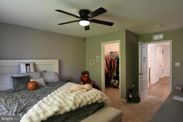 11432 ISAAC CT, Hagerstown, MD 21742