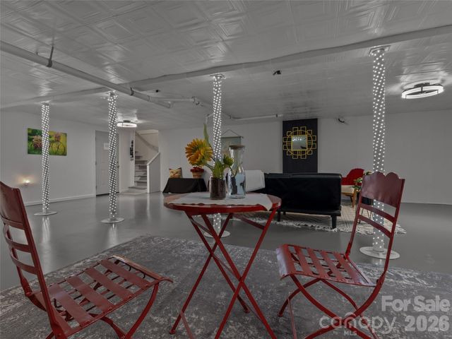 1110 3rd Avenue W multiple, Hendersonville, NC 28739