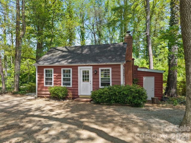 1110 3rd Avenue W multiple, Hendersonville, NC 28739