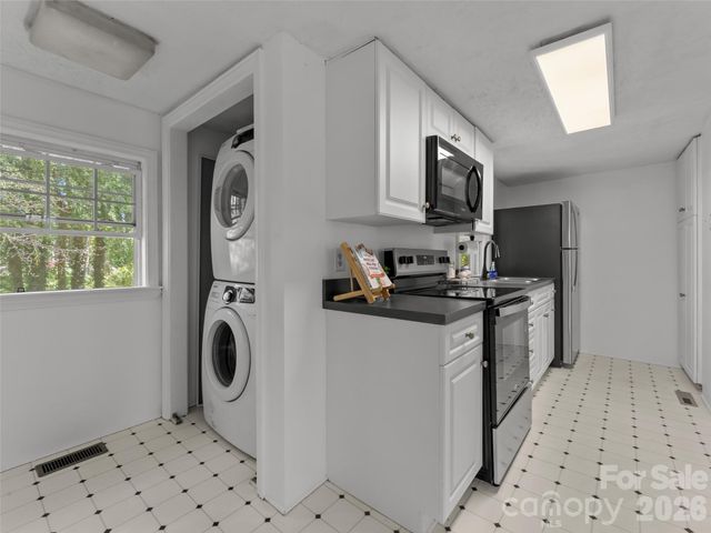 1110 3rd Avenue W multiple, Hendersonville, NC 28739