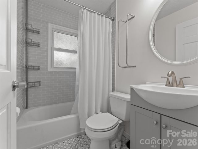 1110 3rd Avenue W multiple, Hendersonville, NC 28739