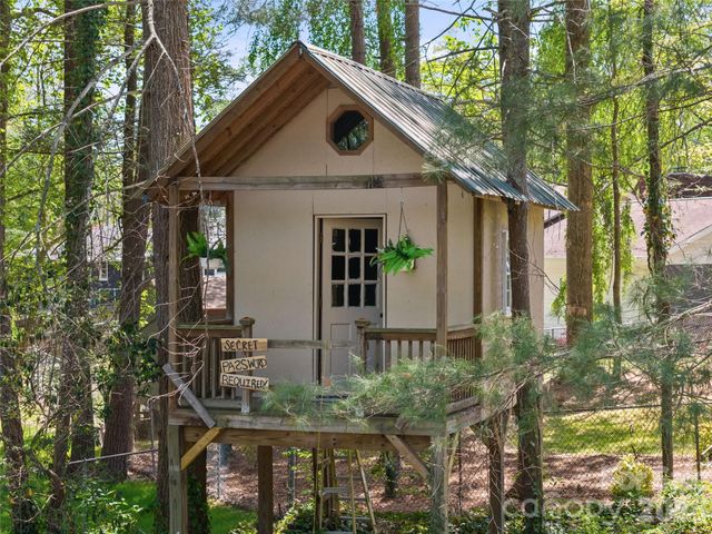 1110 3rd Avenue W multiple, Hendersonville, NC 28739