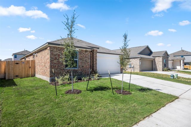 625 Waterway Ave, Hutto, TX 78634