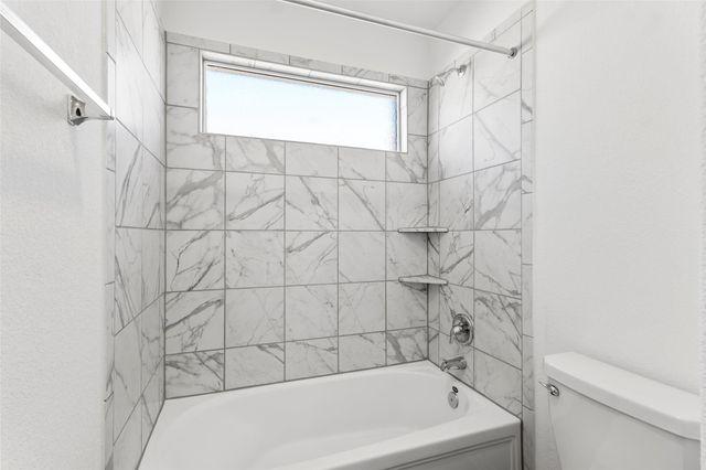 625 Waterway Ave, Hutto, TX 78634