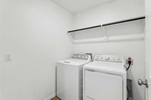 625 Waterway Ave, Hutto, TX 78634