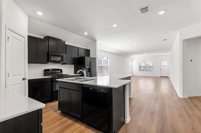 625 Waterway Ave, Hutto, TX 78634