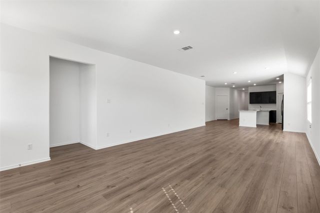 625 Waterway Ave, Hutto, TX 78634