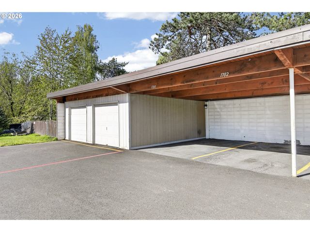 1702 Ne HOGAN Dr, Gresham, OR 97030