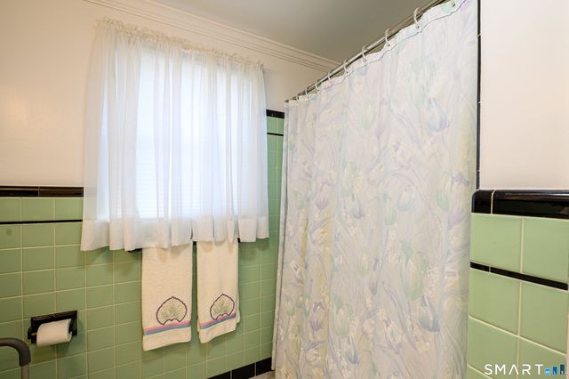 25 River Road, East Haven, CT 06512