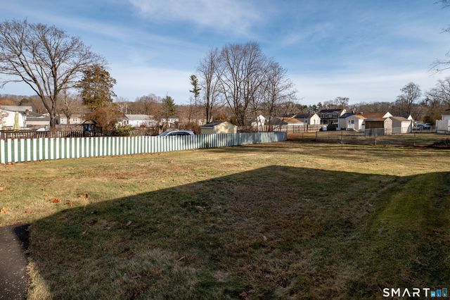 25 River Road, East Haven, CT 06512