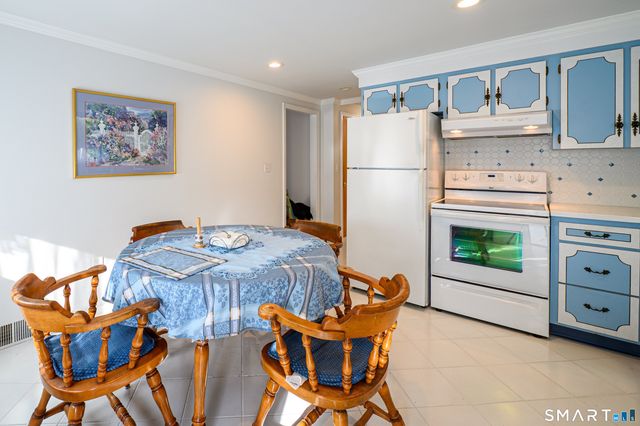 25 River Road, East Haven, CT 06512