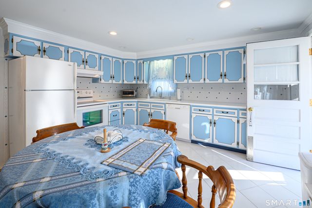 25 River Road, East Haven, CT 06512