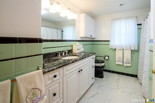 25 River Road, East Haven, CT 06512