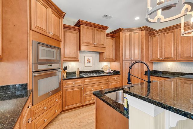 16 Vintners Ln., Murrells Inlet, SC 29576