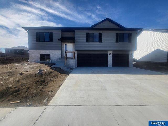 1725 W Trout Drive, Lincoln, NE 68521