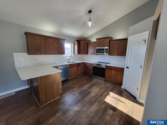 1725 W Trout Drive, Lincoln, NE 68521