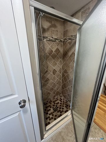 23 Pinewood Road, Hamden, CT 06518