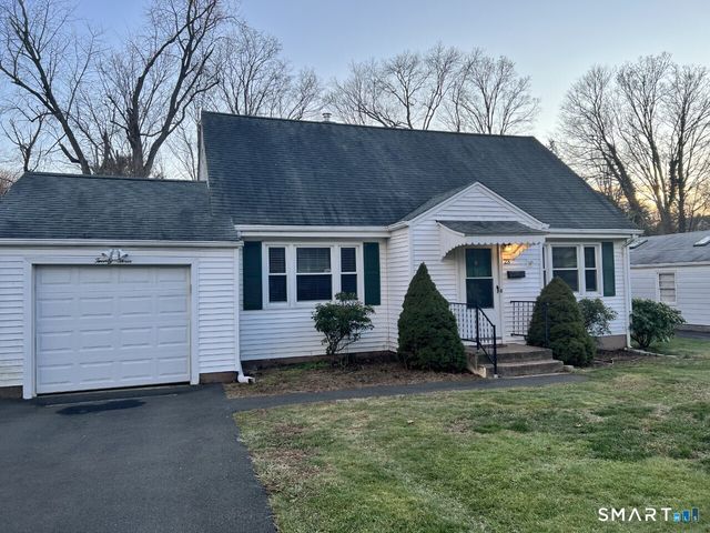 23 Pinewood Road, Hamden, CT 06518