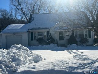 23 Pinewood Road, Hamden, CT 06518