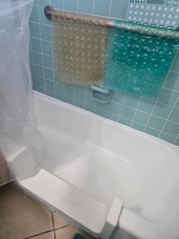 16801 NE 13th Ave 210, Miami, FL 33162