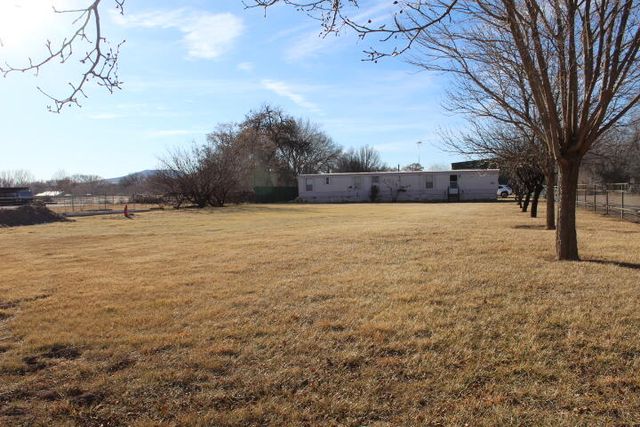 401 Chantelly Lane, Los Lunas, NM 87031